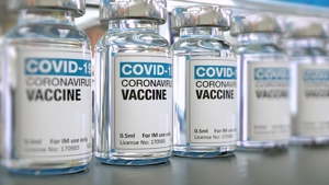 Пять первых вакцин от коронавируса из России, Германии и США: подробный разбор